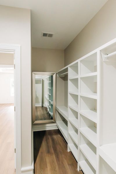 Spacious, unfurnished interior of a new home in , Walterboro (Image 17).