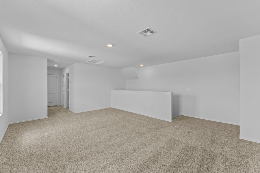 Spacious, unfurnished interior of a new home in Durango, Mustang Ridge (Image 23).