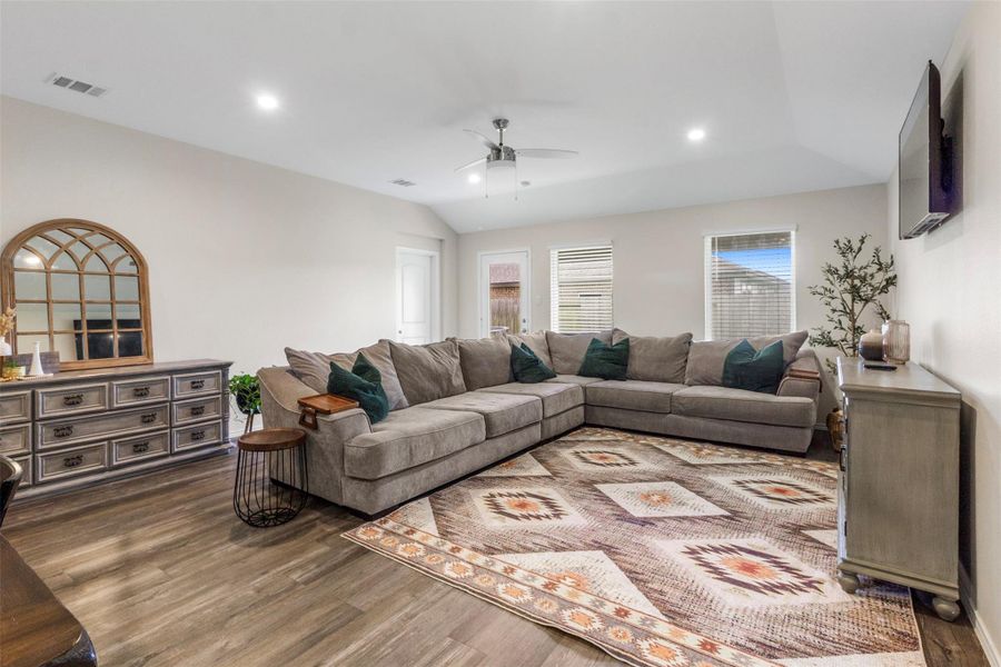 Image 23 of a home in River Ranch Meadows. Image 23 of a home in River Ranch Meadows.