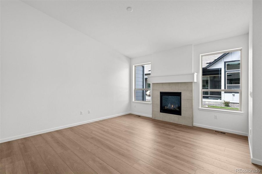 Spacious, unfurnished interior of a new home in Deer Creek, Littleton (Image 13).