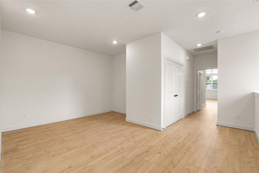 Versatile upper hall layout — recessed lighting, smooth drywall finish, and seamless access to bedrooms and secondary baths.