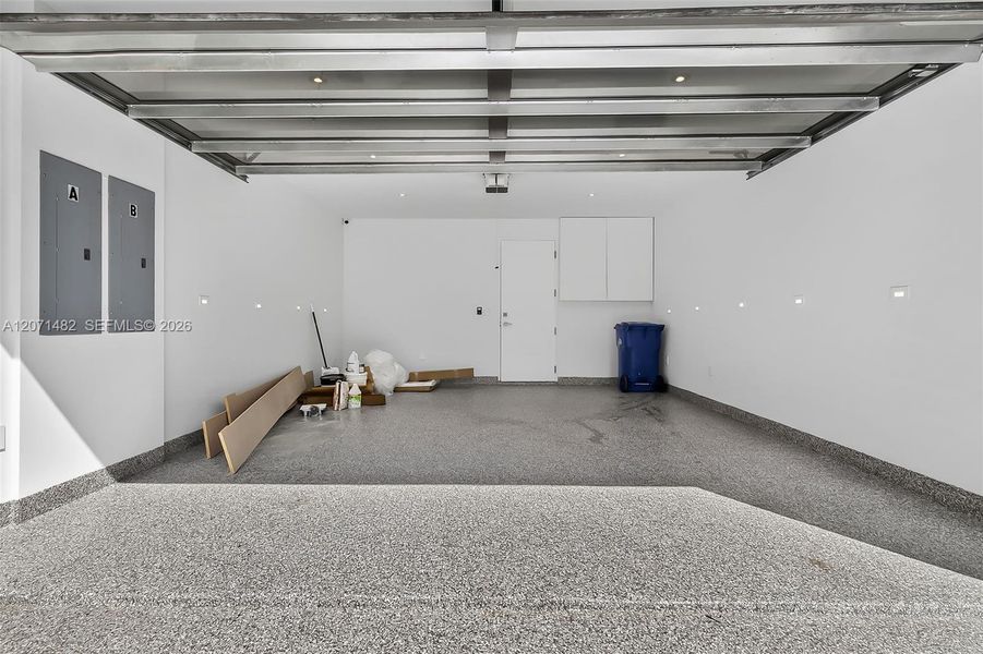 Spacious, unfurnished interior of a new home in , Fort Lauderdale (Image 24).