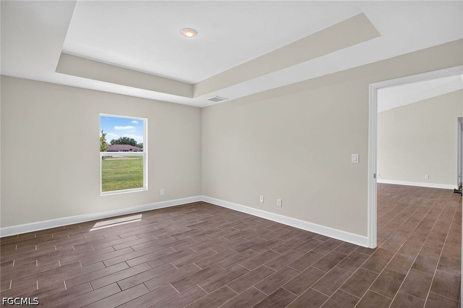 Spacious, unfurnished interior of a new home in Cape Coral, Cape Coral (Image 18).