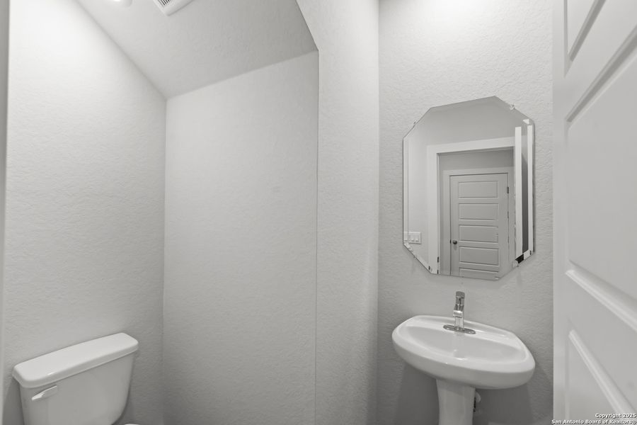 Spacious, unfurnished interior of a new home in The Meadows at Hunters Ranch, San Antonio (Image 24).