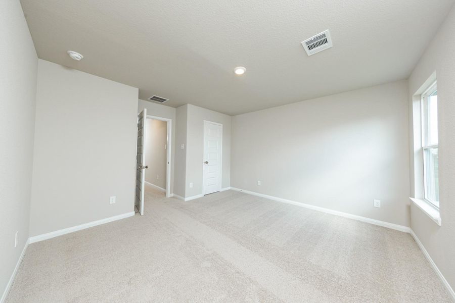 Spacious, unfurnished interior of a new home in Cliffstone Hills, Conroe (Image 16).