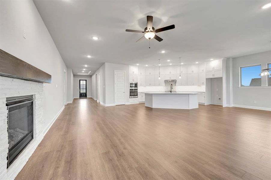 Spacious, unfurnished interior of a new home in Myrtle Creek, Waxahachie (Image 22).