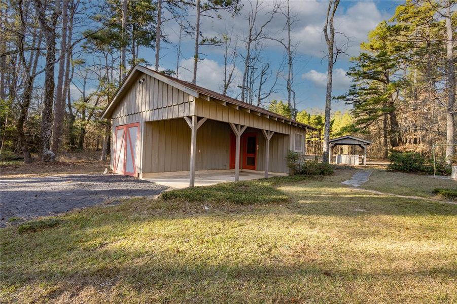 Exterior details and patio area of a home in , Mineola (Image 23).