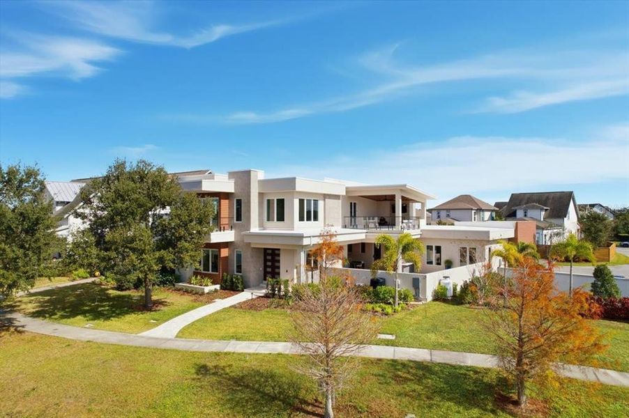 Exterior details and patio area of a home in , Orlando (Image 32).