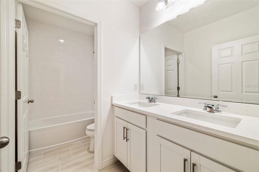 Furnished interior view inside a new home in Lake Lincoln, Eustis (Image 6).