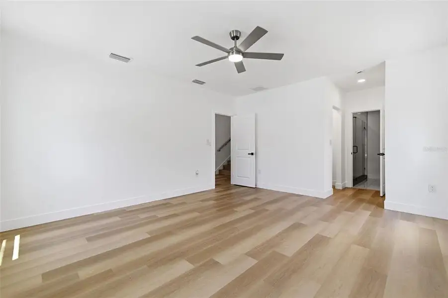 Spacious, unfurnished interior of a new home in , St. Petersburg (Image 13).