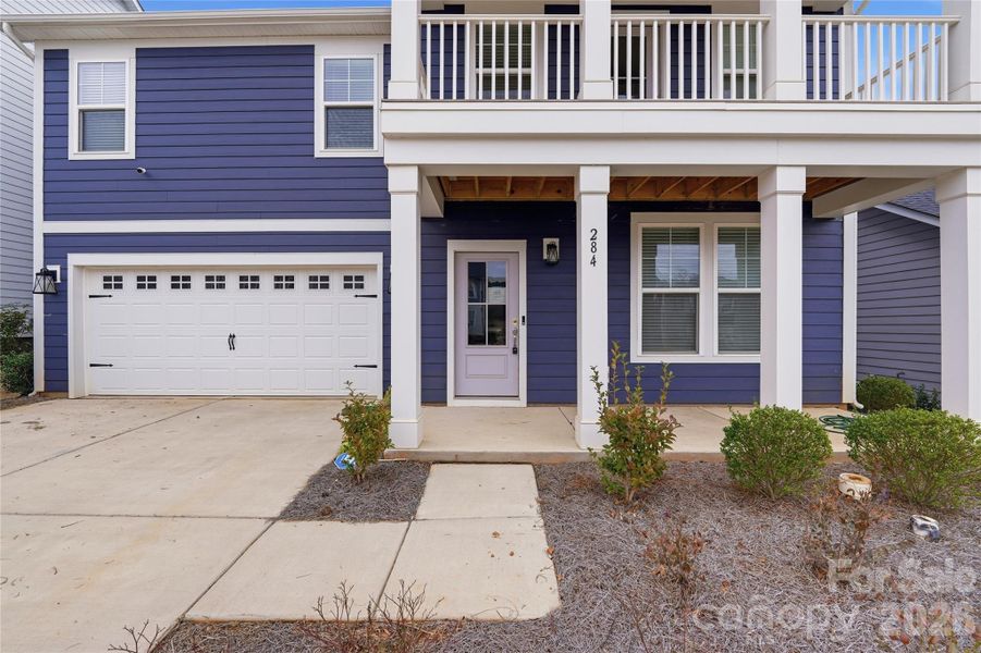 Exterior details and patio area of a home in Lakeside Glen, York (Image 3).