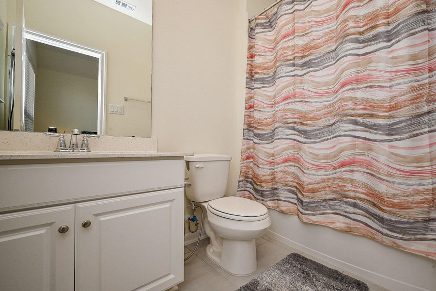 Furnished interior view inside a new home in StoneCreek Estates, Richmond (Image 18).