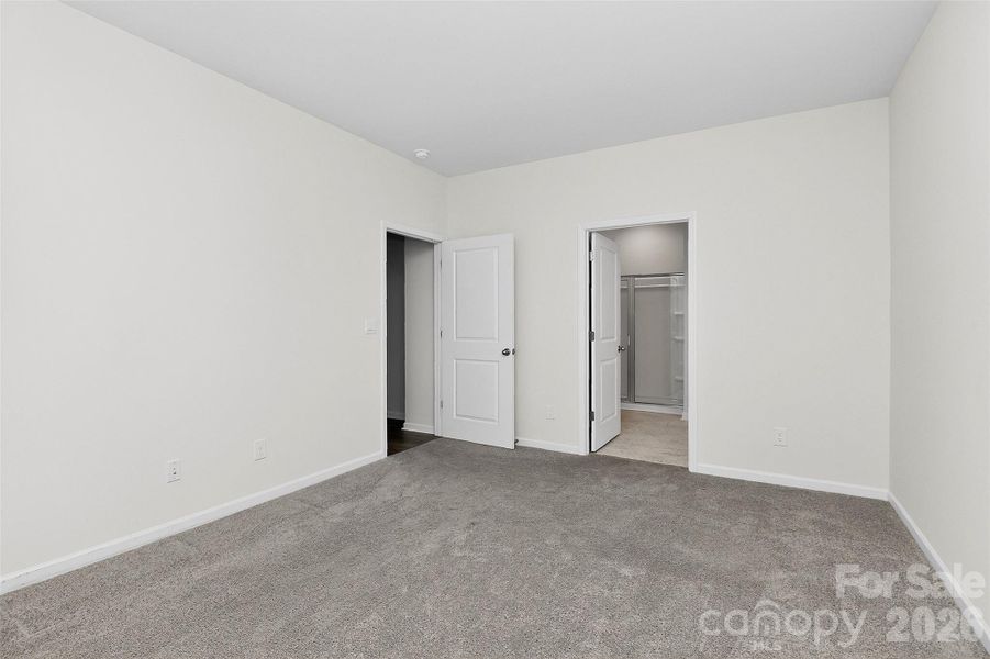 Spacious, unfurnished interior of a new home in Fergus Crossing, York (Image 23).