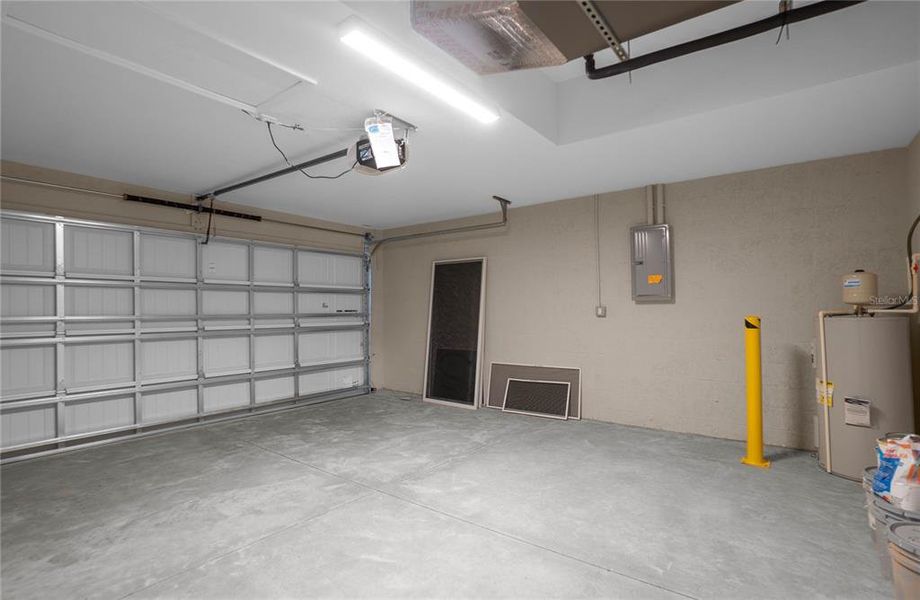 Spacious, unfurnished interior of a new home in , Floral City (Image 26).