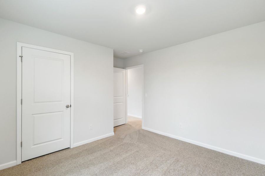 Spacious, unfurnished interior of a new home in Carolina Groves, Moncks Corner (Image 19).