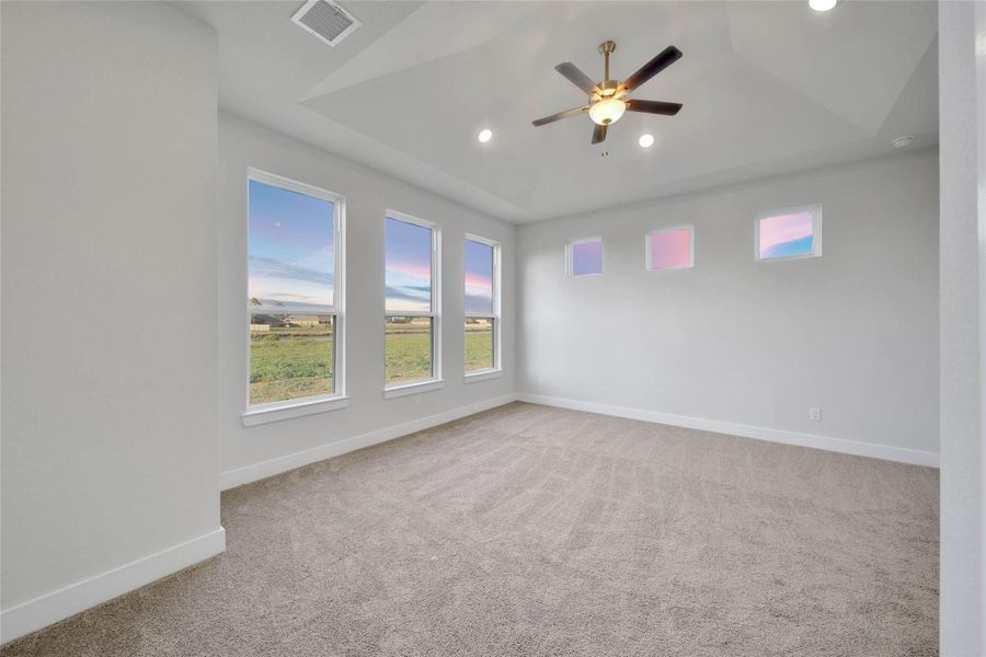 Spacious, unfurnished interior of a new home in Magnolia Bend, Rosharon (Image 24).