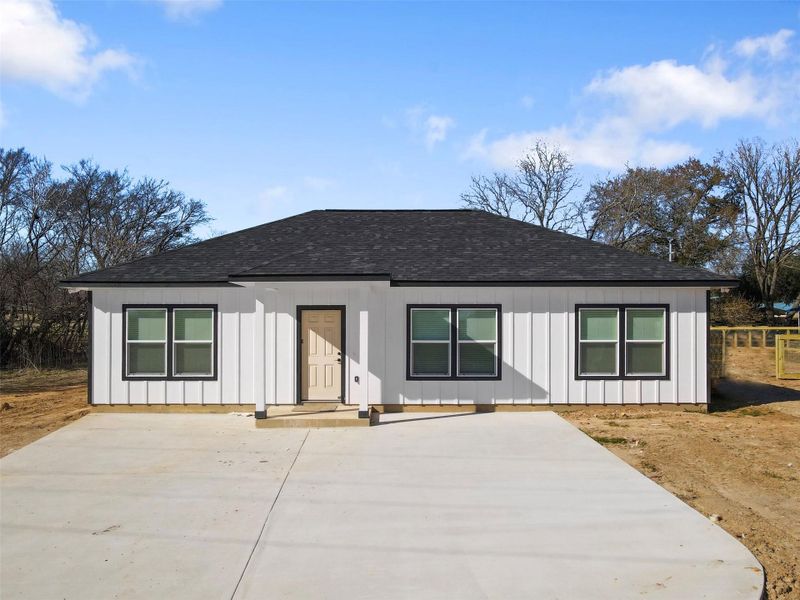 Front exterior of a new home in , Hearne, TX, highlighting curb appeal (Image 2).
