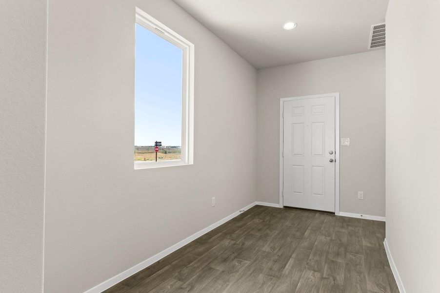 Spacious, unfurnished interior of a new home in Harvest Ridge, Elgin (Image 14).