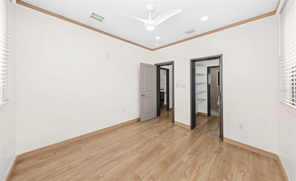 Spacious, unfurnished interior of a new home in , St. Petersburg (Image 24).