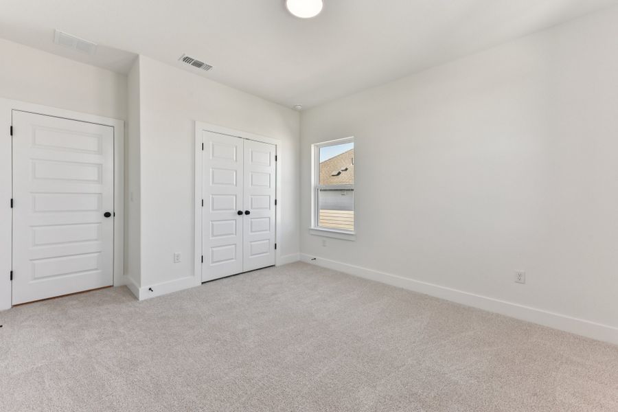 Spacious, unfurnished interior of a new home in Sauls Ranch, Round Rock (Image 25).