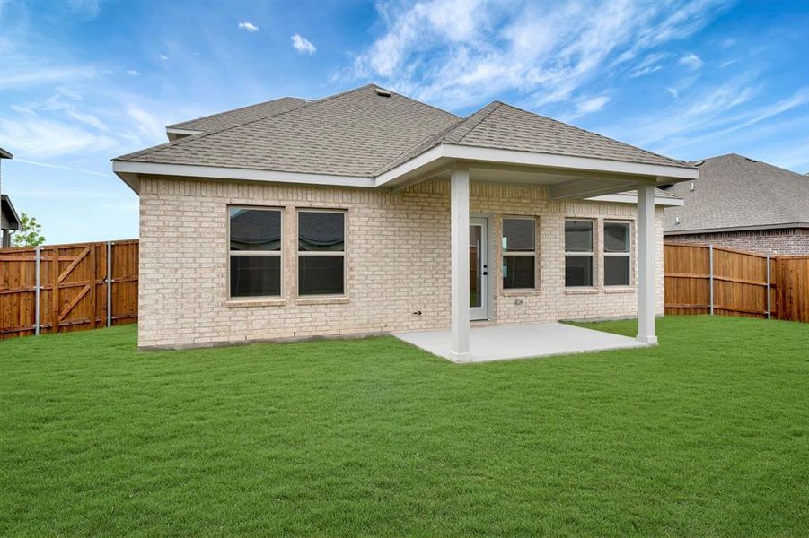 Exterior details and patio area of a home in Rolling Ridge, Van Alstyne (Image 3). Exterior details and patio area of a home in Rolling Ridge, Van Alstyne (Image 3).