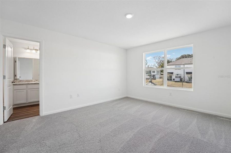 Spacious, unfurnished interior of a new home in Vista Walk, Dade City (Image 26).