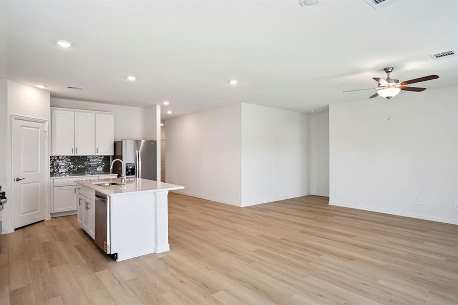 Photo is not of the actual home, but is an inspirational photo of builder’s model home and may depict options, furnishings, and/or decorator features that are not included. Photo is not of the actual home, but is an inspirational photo of builder’s model home and may depict options, furnishings, and/or decorator features that are not included.