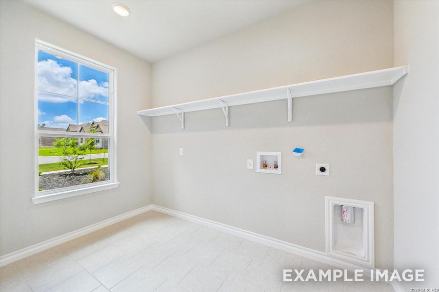 Spacious, unfurnished interior of a new home in Potranco Oaks, Castroville (Image 22).