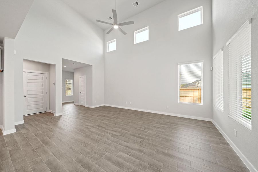 Spacious, unfurnished interior of a new home in Grand Oaks Village, Houston (Image 10). Spacious, unfurnished interior of a new home in Grand Oaks Village, Houston (Image 10).
