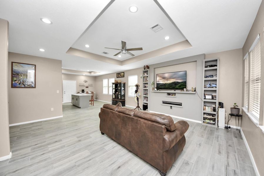 Open Concept living, dining, kithcen with 9 ft ceilings