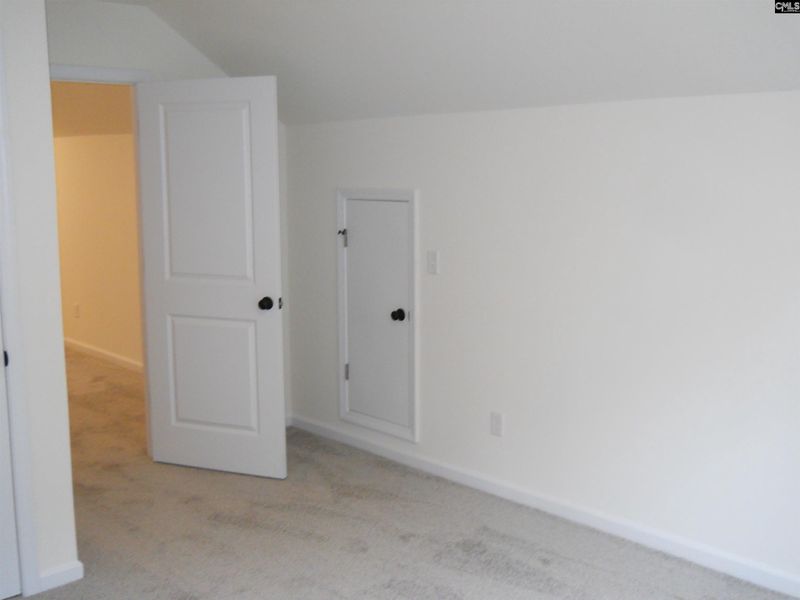 Spacious, unfurnished interior of a new home in Bickley Station, Irmo (Image 16).