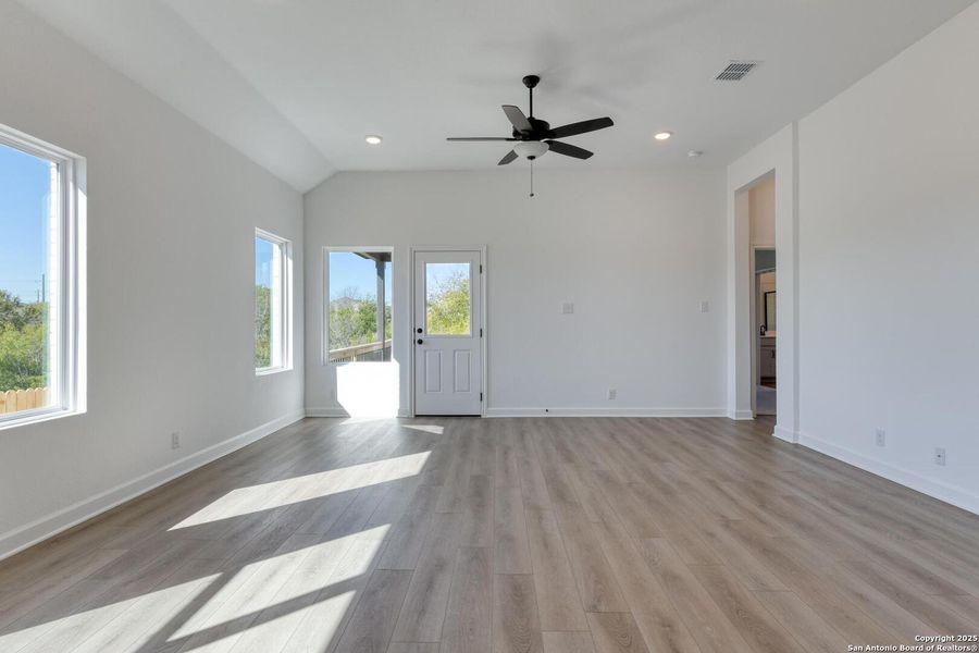 Spacious, unfurnished interior of a new home in Arcadia Ridge, San Antonio (Image 31). Spacious, unfurnished interior of a new home in Arcadia Ridge, San Antonio (Image 31).