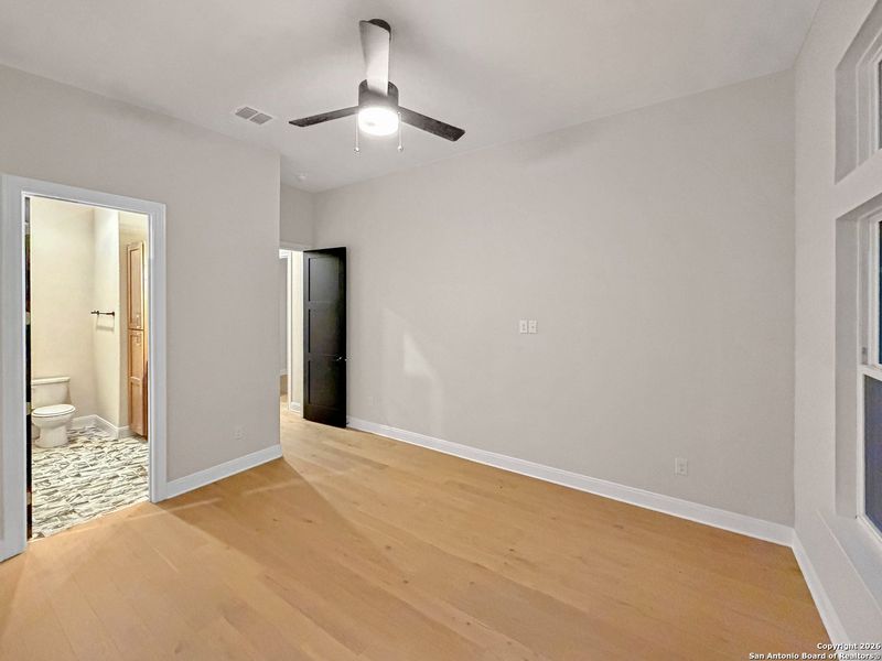 Spacious, unfurnished interior of a new home in , Bulverde (Image 23).