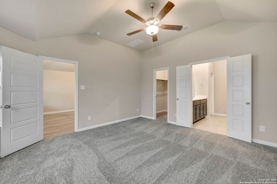Spacious, unfurnished interior of a new home in Park Place, New Braunfels (Image 24).