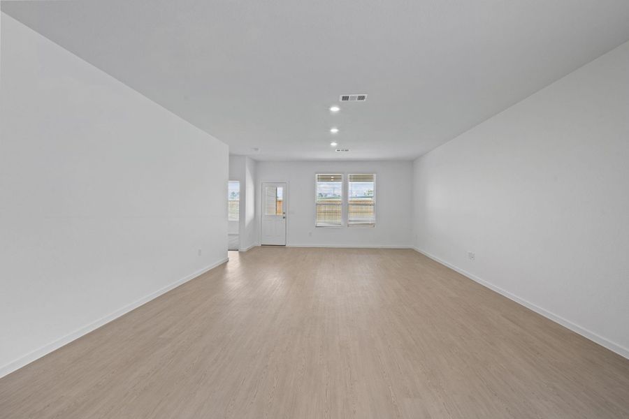 Spacious, unfurnished interior of a new home in Crosby Farms, Crosby (Image 13).