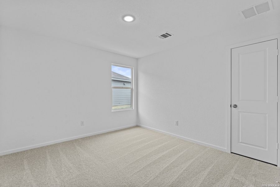 Spacious, unfurnished interior of a new home in , New Braunfels (Image 9).