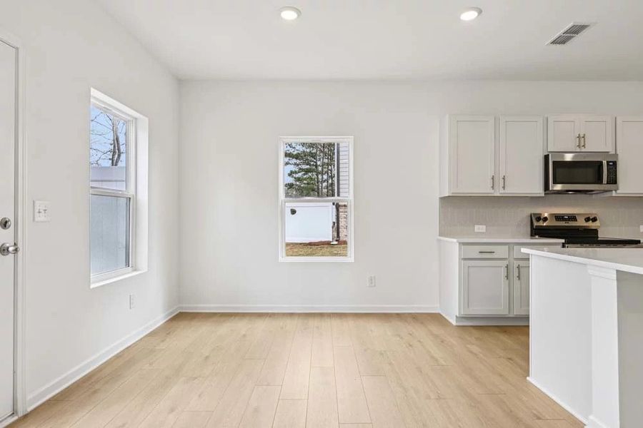 Sample Photo: Breakfast Nook Sample Photo: Breakfast Nook