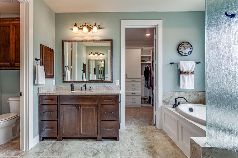 Primary en-suite with custom mirrors