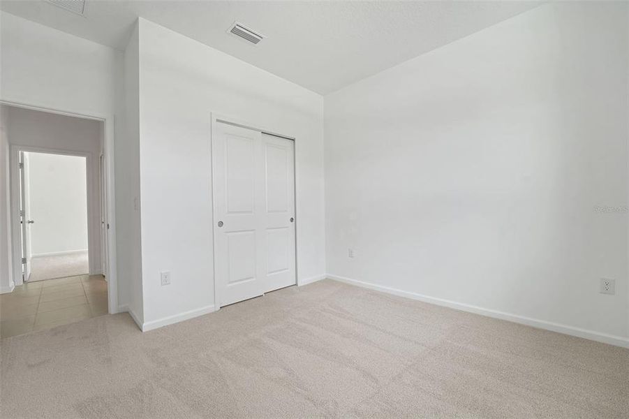 Spacious, unfurnished interior of a new home in Cypress Park Estates, Haines City (Image 20).