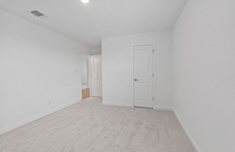 Spacious, unfurnished interior of a new home in Wolf Ranch, Georgetown (Image 14).