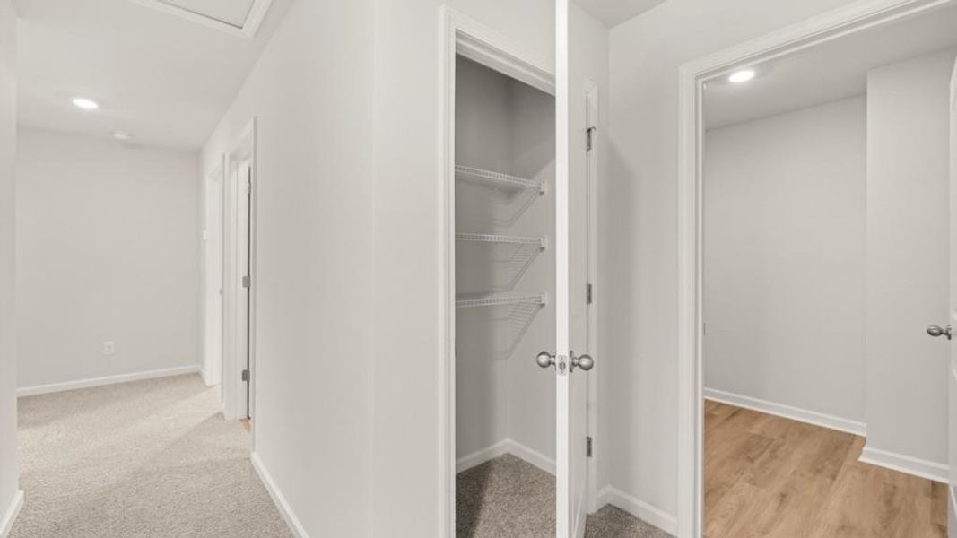 Spacious, unfurnished interior of a new home in Sheffield Highlands, Dallas (Image 20).