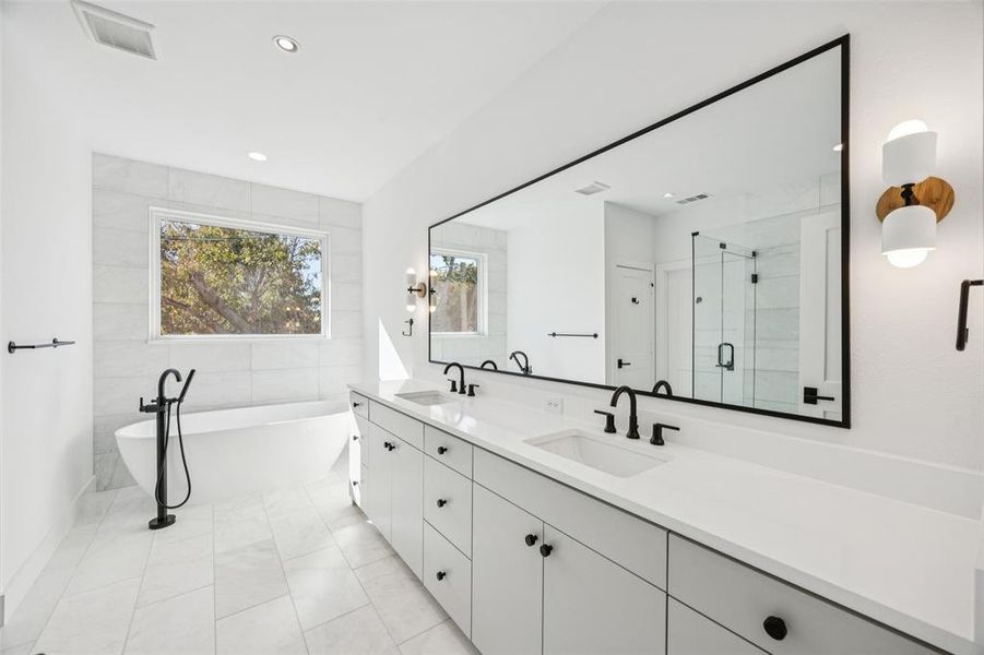 Furnished interior view inside a new home in , Dallas (Image 18).