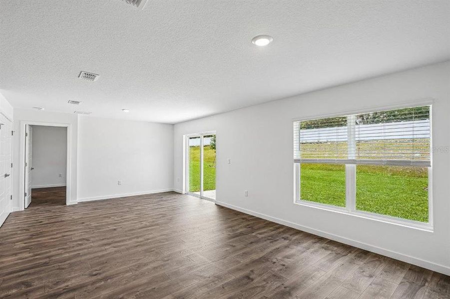 Spacious, unfurnished interior of a new home in , Umatilla (Image 13).