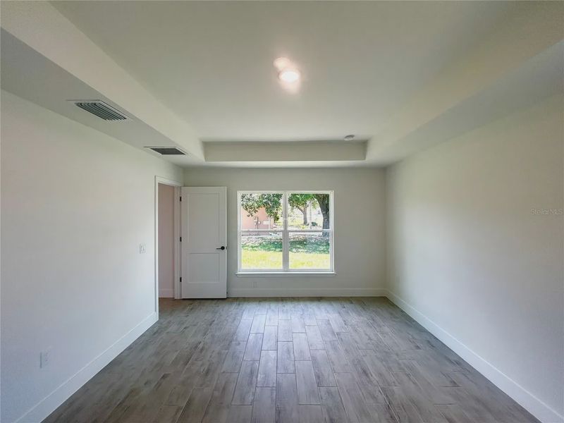 Spacious, unfurnished interior of a new home in Deep Creek, Punta Gorda (Image 15).