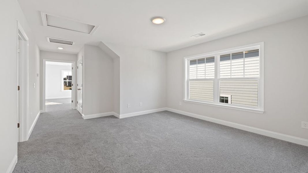 Spacious, unfurnished interior of a new home in Sunset Summits, Spartanburg (Image 22).