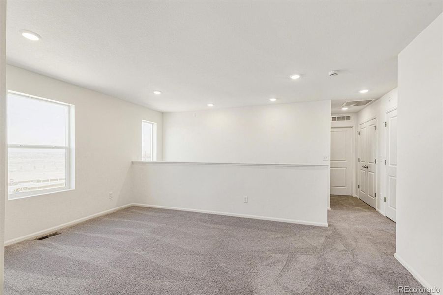 Spacious, unfurnished interior of a new home in Turnberry Villas, Commerce City (Image 24).