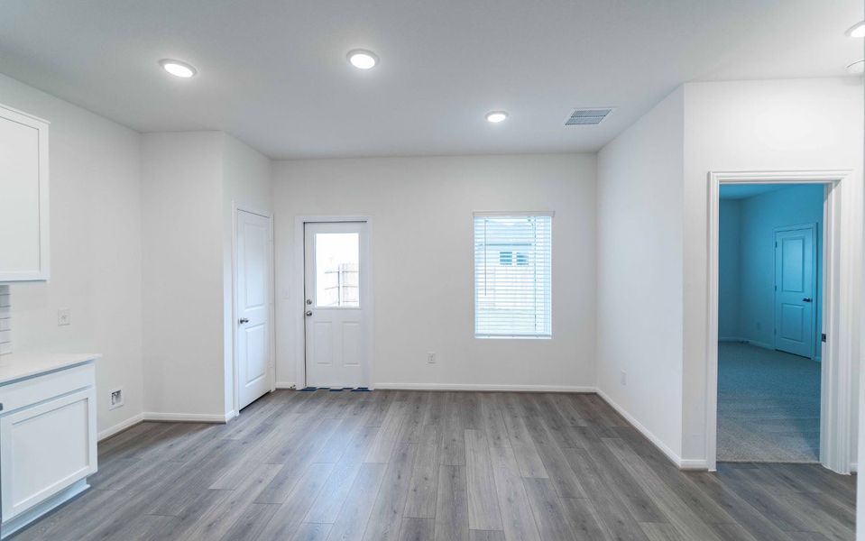 Spacious, unfurnished interior of a new home in Briarwood, Elgin (Image 12).