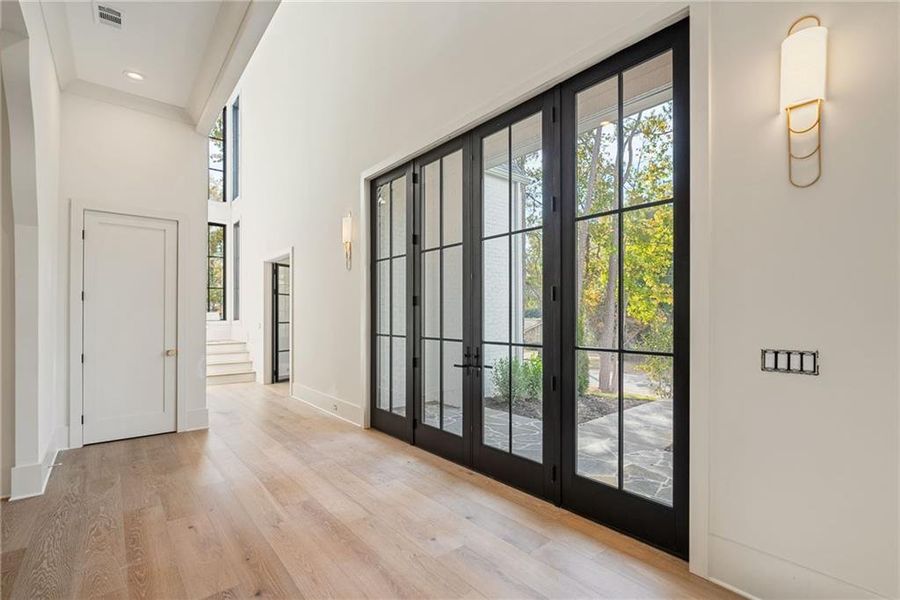 Spacious, unfurnished interior of a new home in , Alpharetta (Image 43).