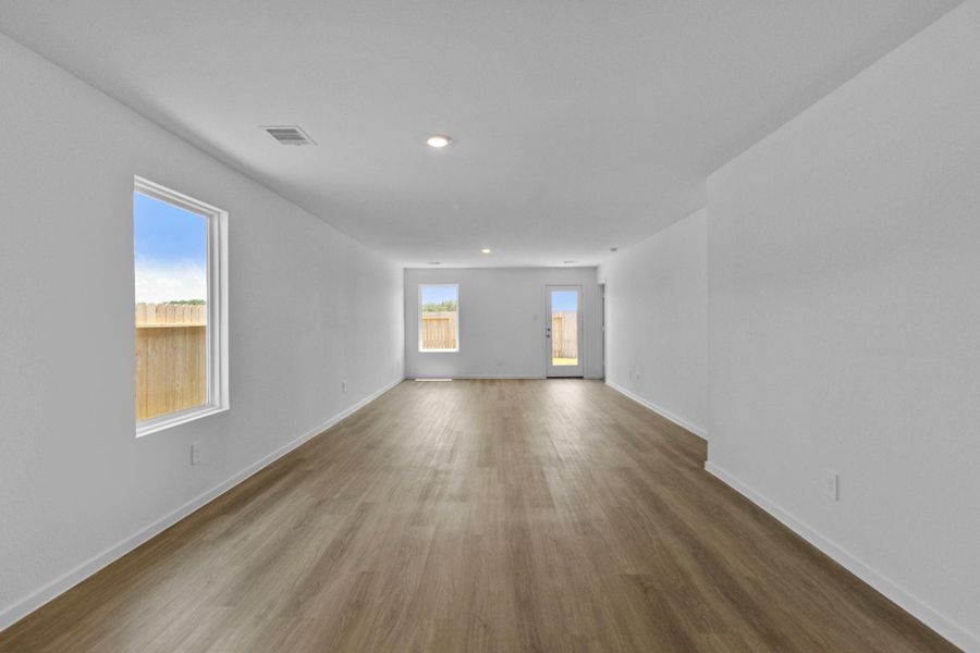 Spacious, unfurnished interior of a new home in Sunset Valley, Hockley (Image 18).