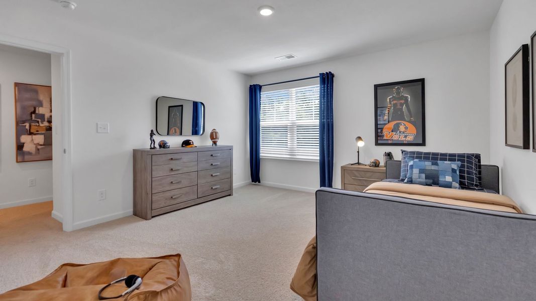 Representative furnished interior of a home built from the Penwell by D.R. Horton in Fairview Hills, Cleveland (Image 22).